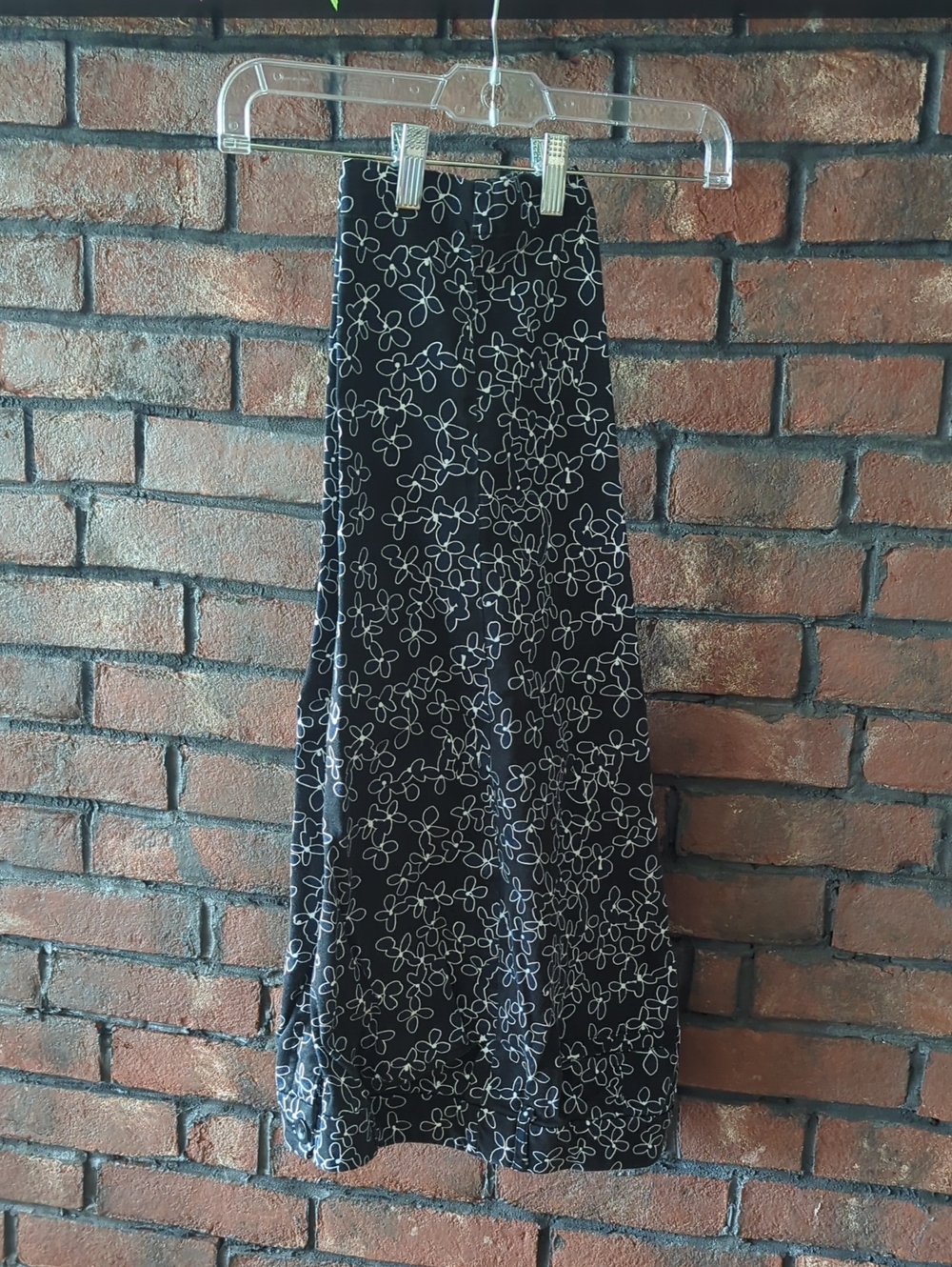 Women's Black Floral Capris